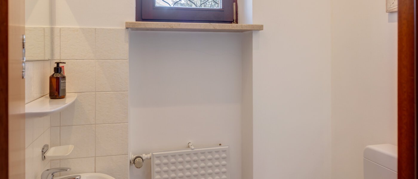 Кутовий будинок з терасою München Obersendling 01 Гостьовий туалет 12456