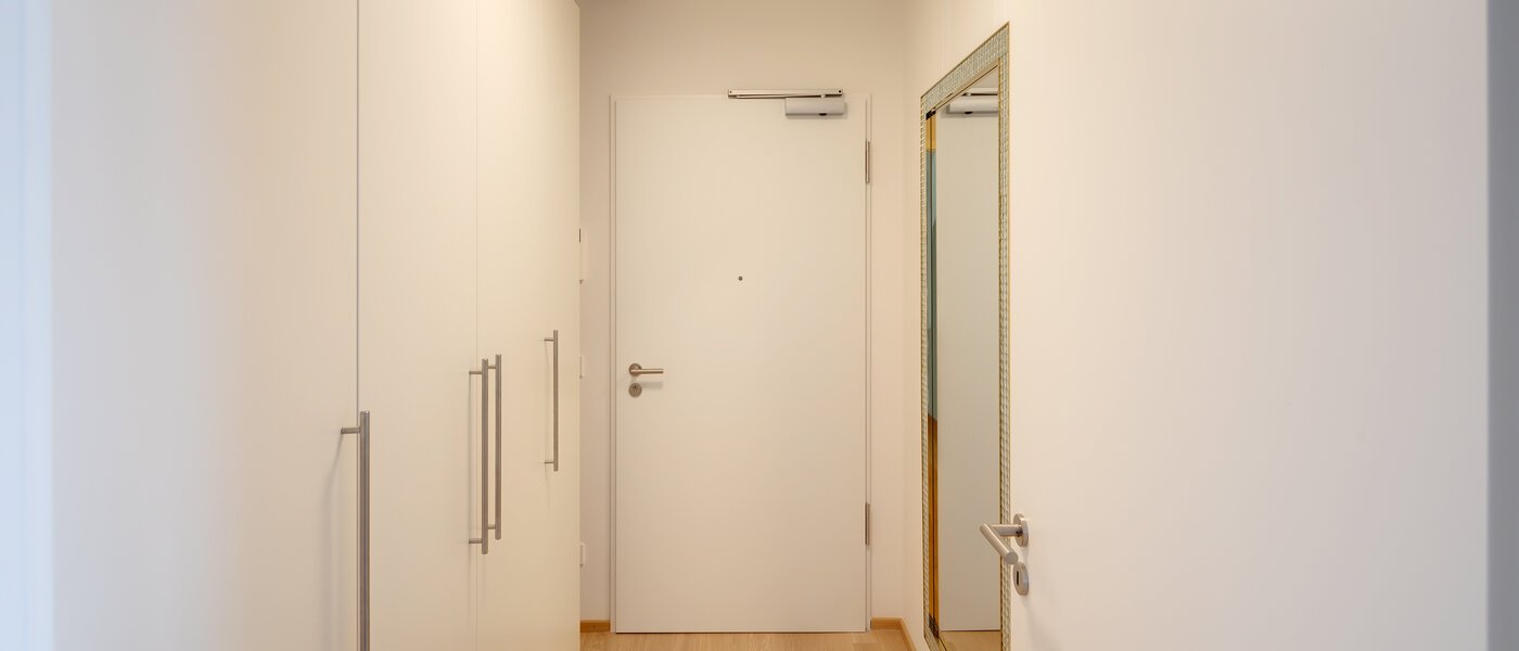 Ravna stran München Au 01 Koridor/hodnik 12459