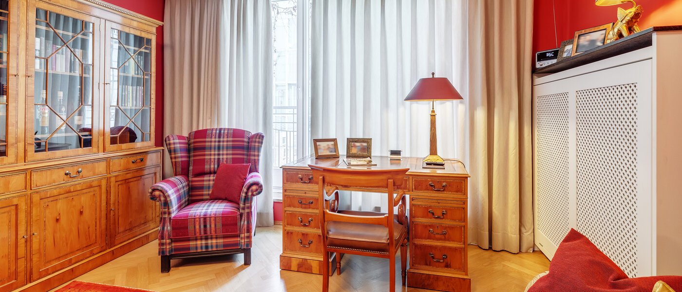 Lapos München Maxvorstadt 01 Otthoni irodahelyiség  12472