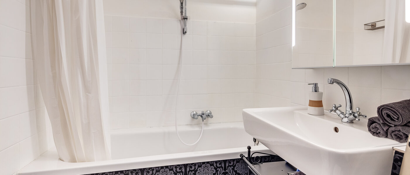 Ploché München Arabellapark 01 Koupelna 12513