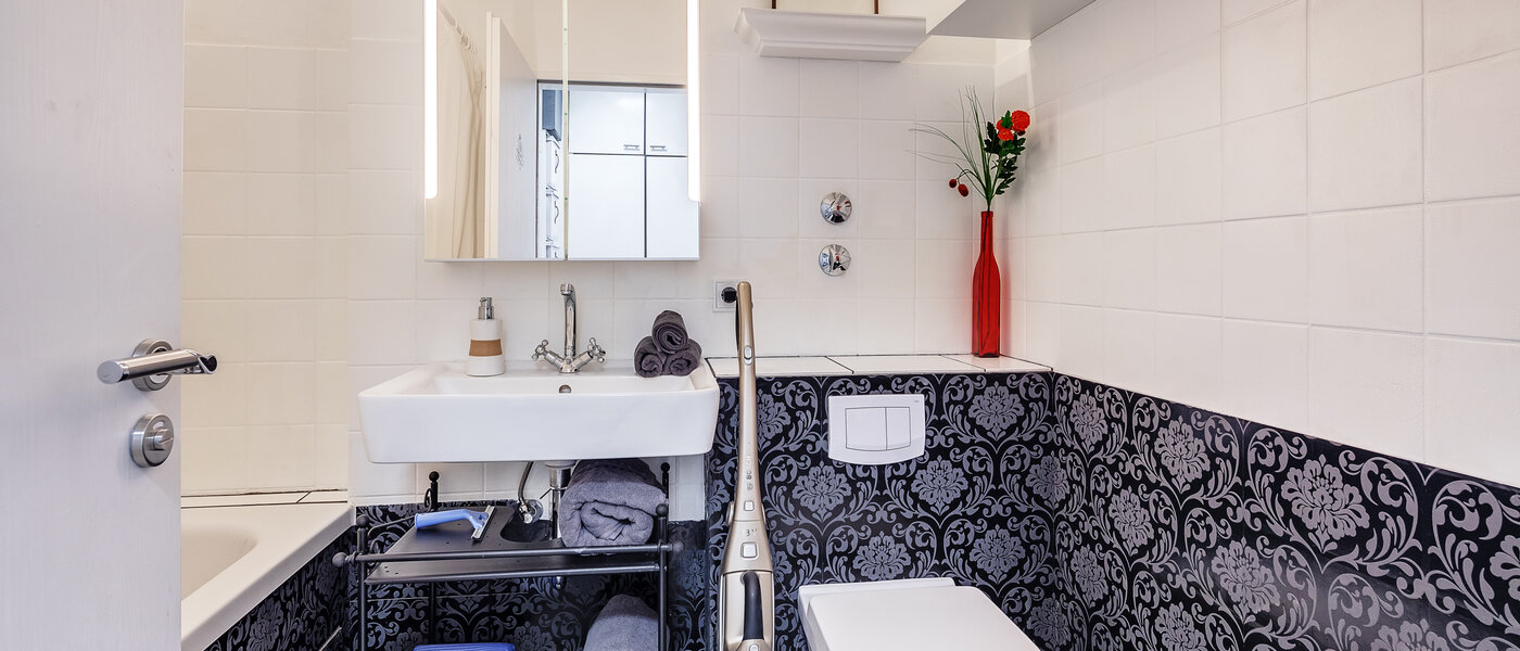 Ploché München Arabellapark 02 Koupelna 12513