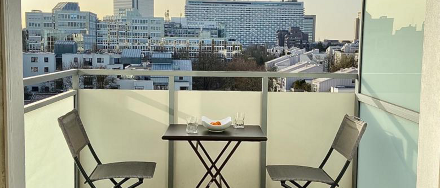 Ploché München Arabellapark 01 Balkon 12513