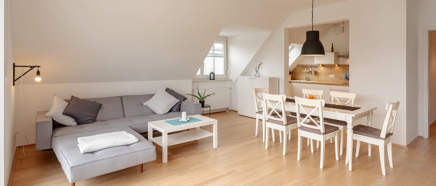 Vindsvåning München Lerchenau 01 Vardagsrum 12556