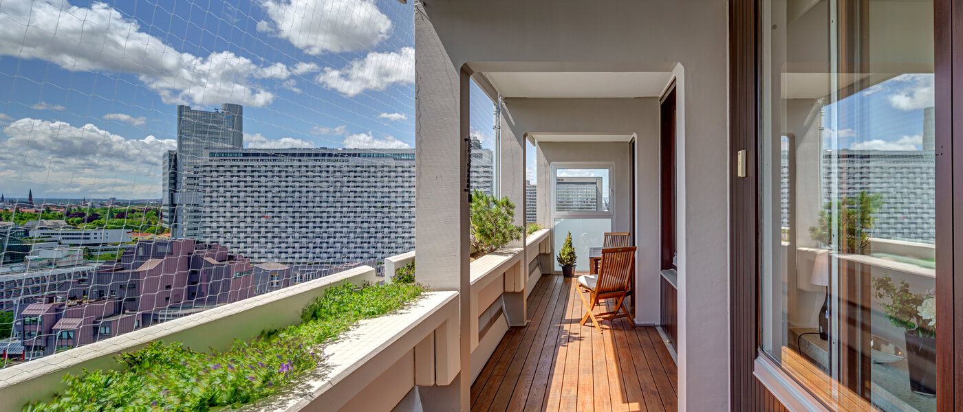 Ravna stran München Arabellapark 01 Balkon 12568