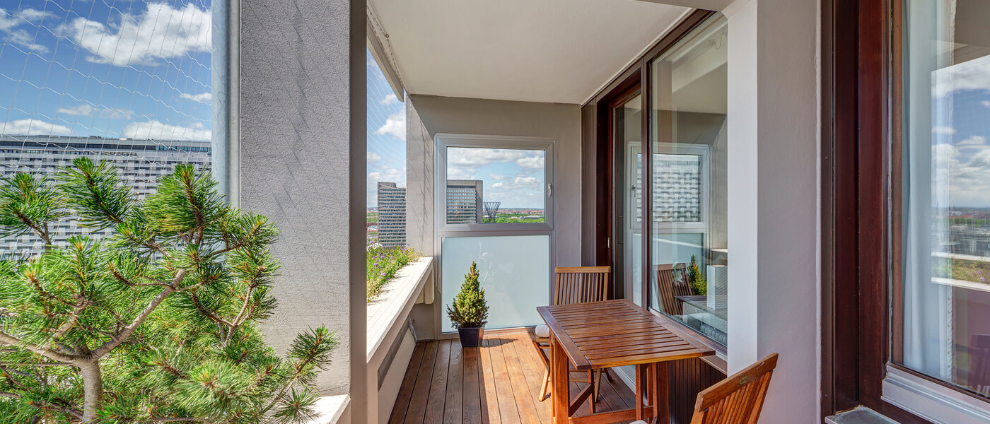 Ravna stran München Arabellapark 02 Balkon 12568