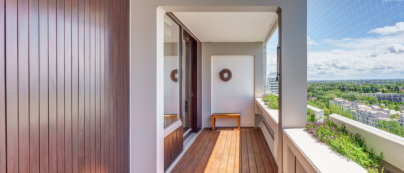 Ravna stran München Arabellapark 03 Balkon 12568