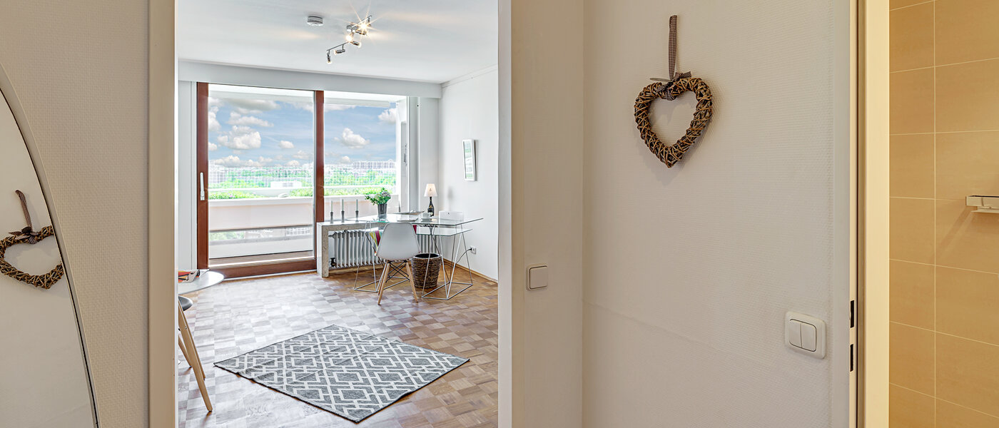 Ravna stran München Arabellapark 02 Garderoba 12568