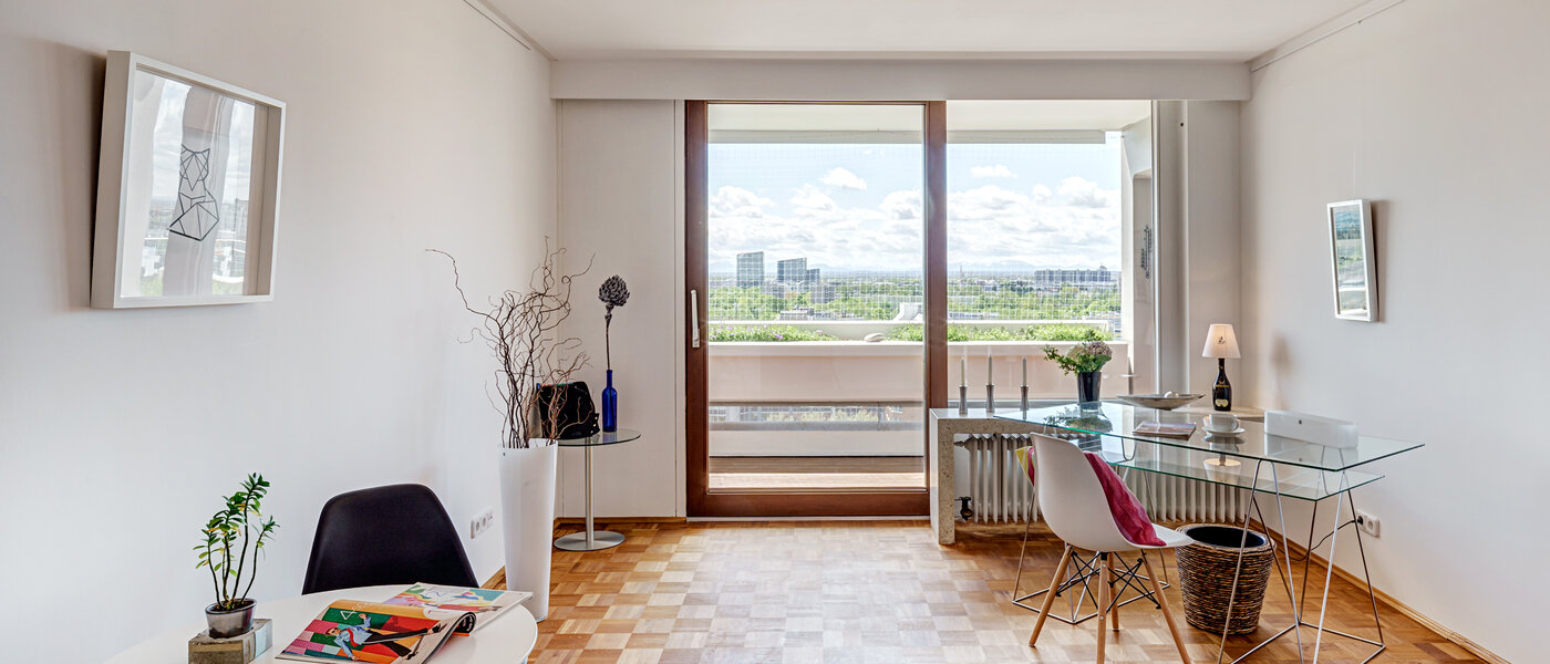 Ravna stran München Arabellapark 01 Študija 12568