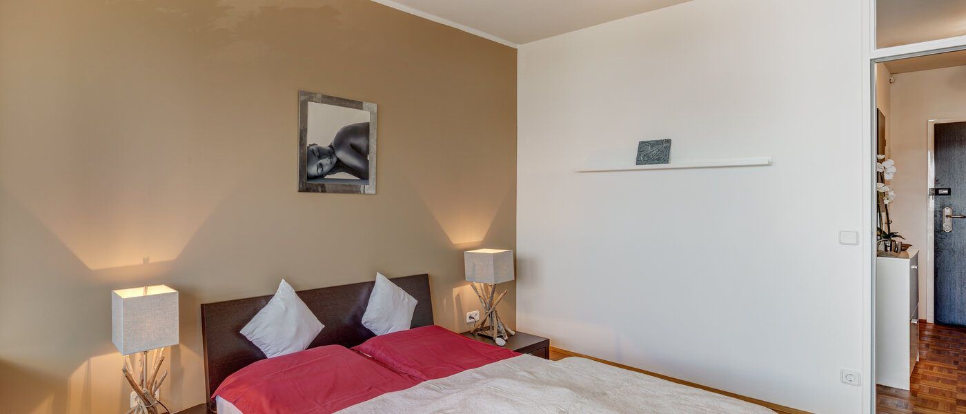 Ravna stran München Arabellapark 02 Spalnica 12568