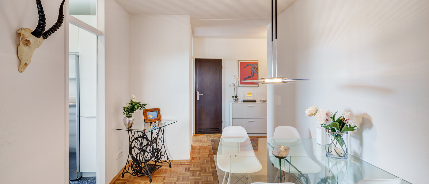 Ravna stran München Arabellapark 02 Jedilnica 12568