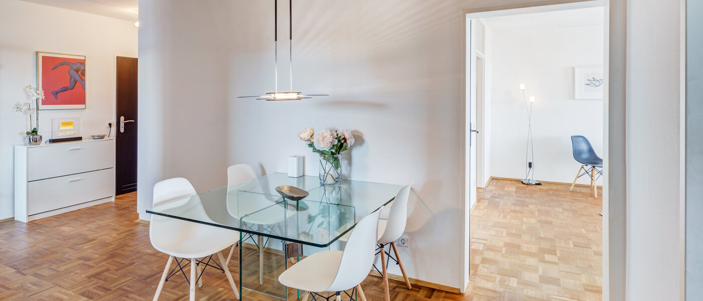 Ravna stran München Arabellapark 03 Jedilnica 12568