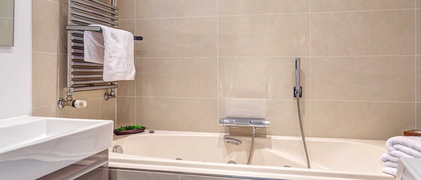 Ravna stran München Arabellapark 04 Prva kopalnica 12568