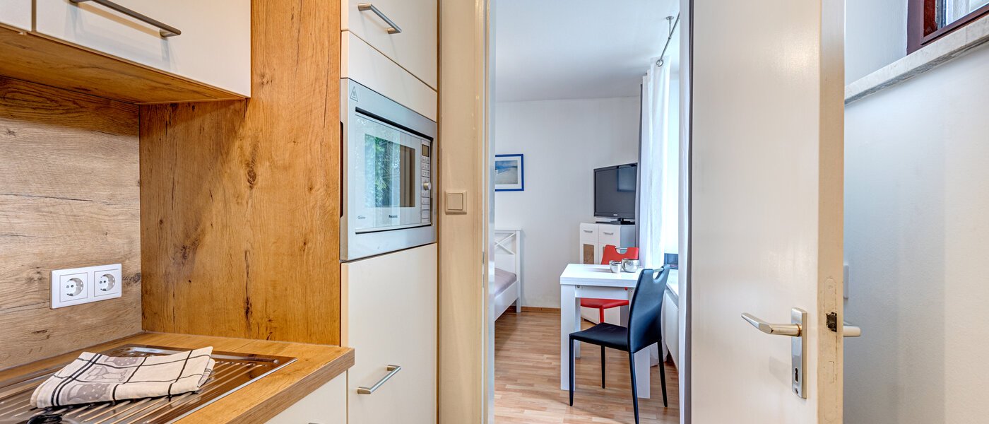 Ravna stran München Obermenzing 03 Kuhinja 12573