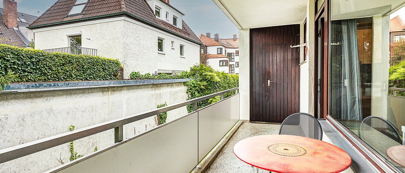 Ravna stran München Obermenzing 02 Balkon 12573