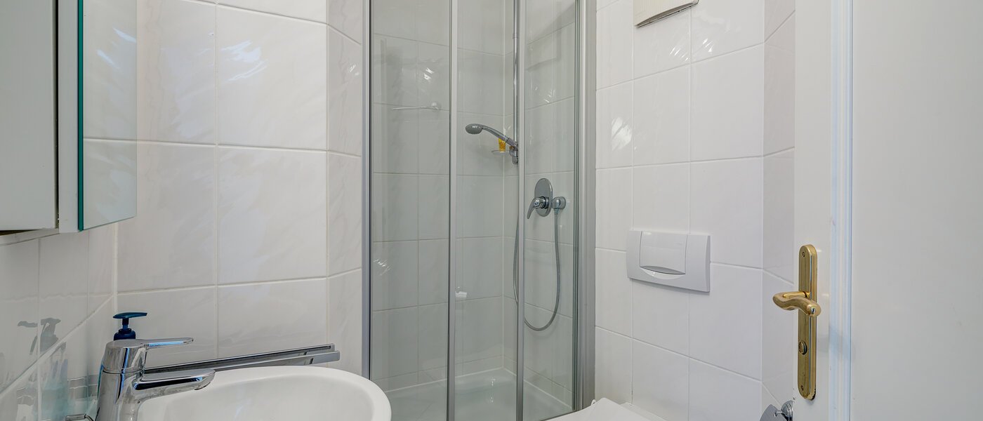 Dvojdomek Gauting 01 2. koupelna 12610