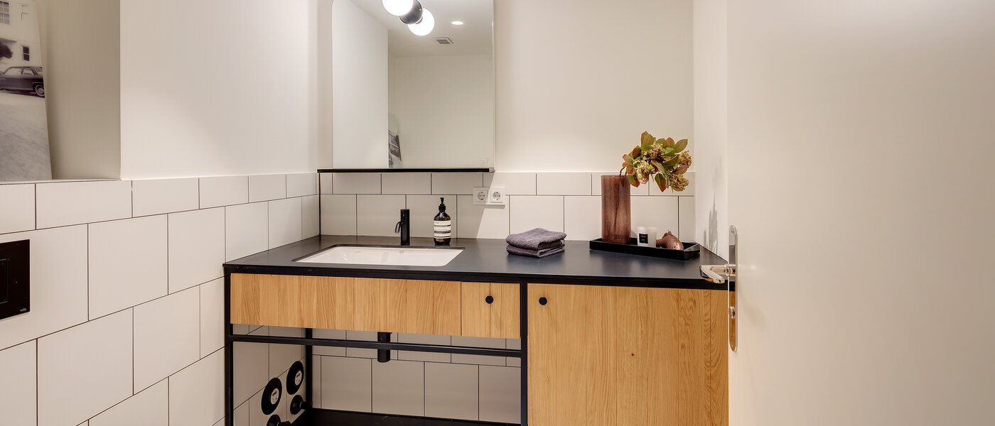 Maisonette-galleri-lejlighed München Herzogpark 01 Gæstetoilet 12616