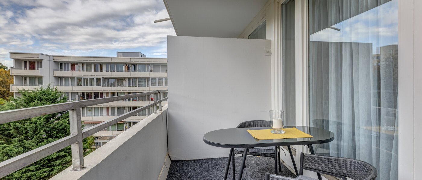 플랫 München Moosach 01 발코니 12754