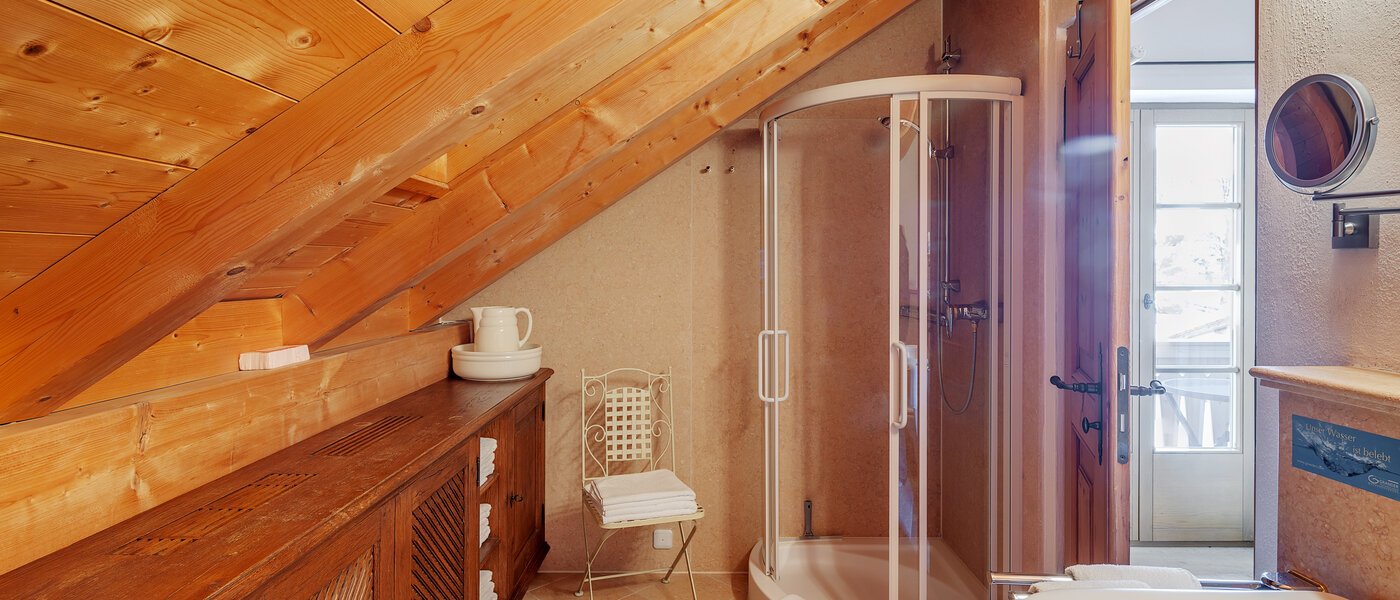 Podkrovný byt Bad Heilbrunn 01 Kúpeľňa 12824