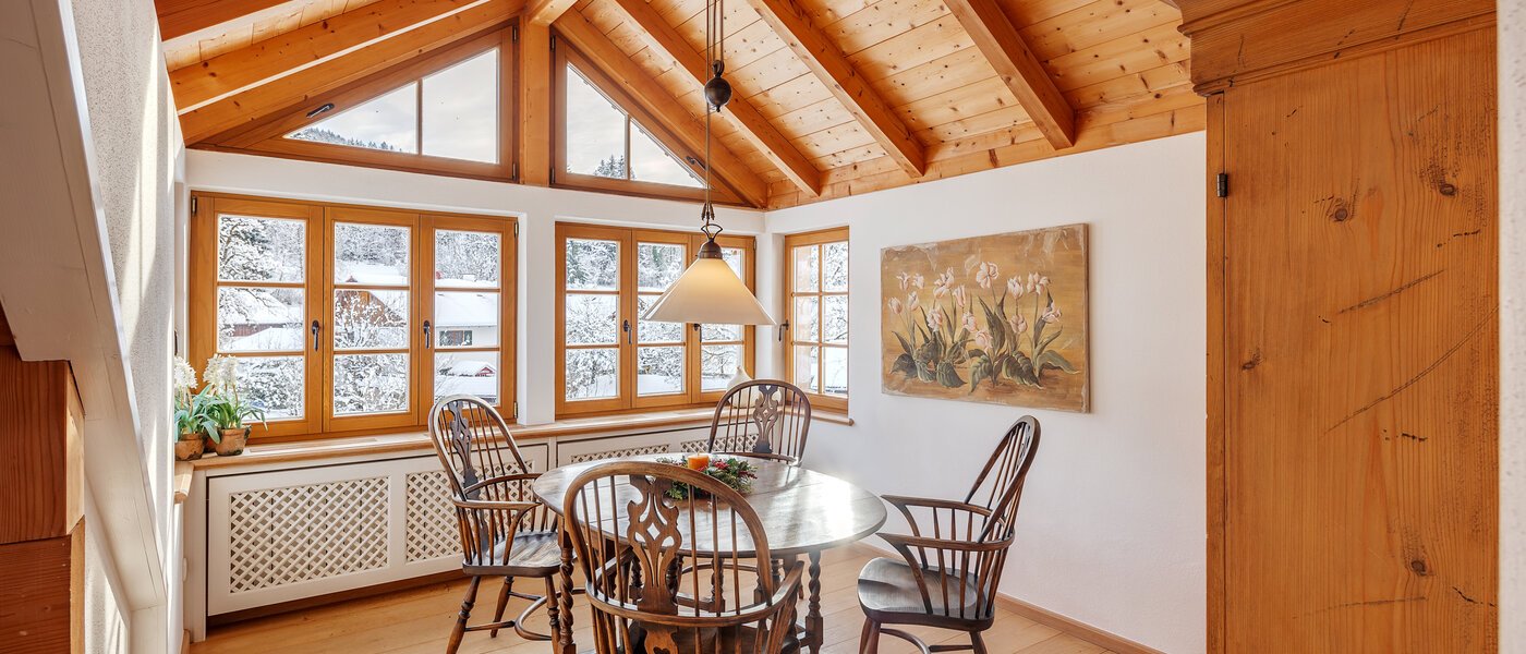 Podkrovný byt Bad Heilbrunn 01 Jedálenský kút 12824