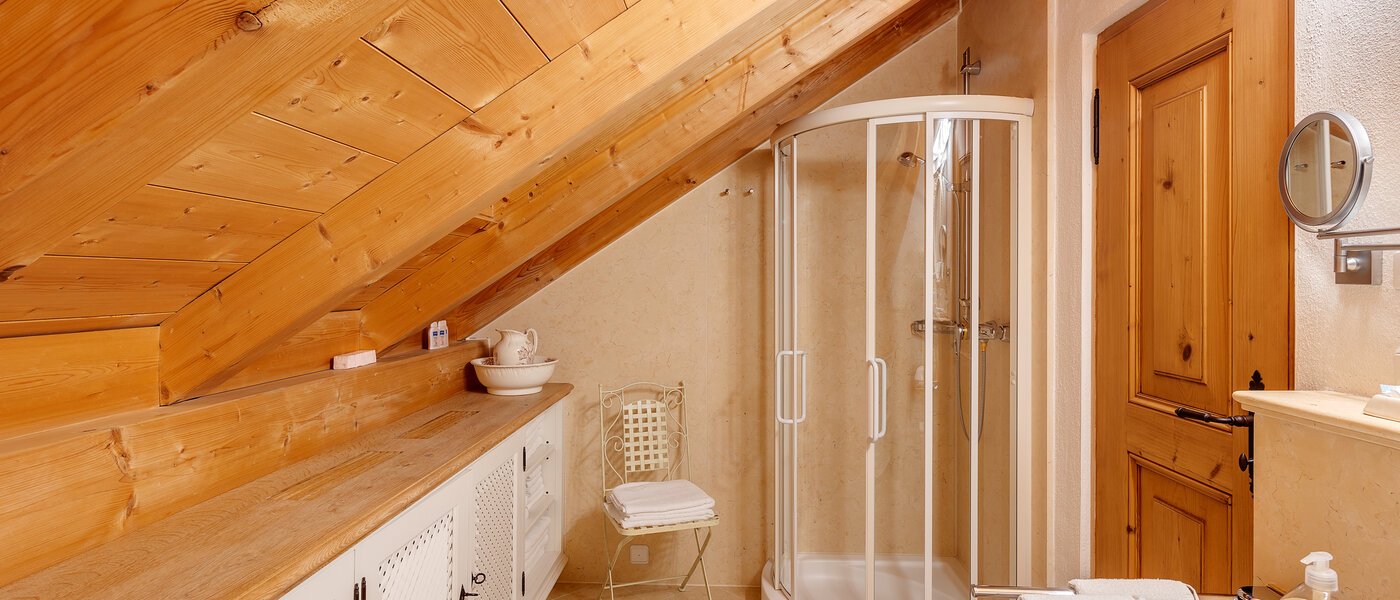 Tetőtéri lakás Bad Heilbrunn 01 Fürdőszoba 12826