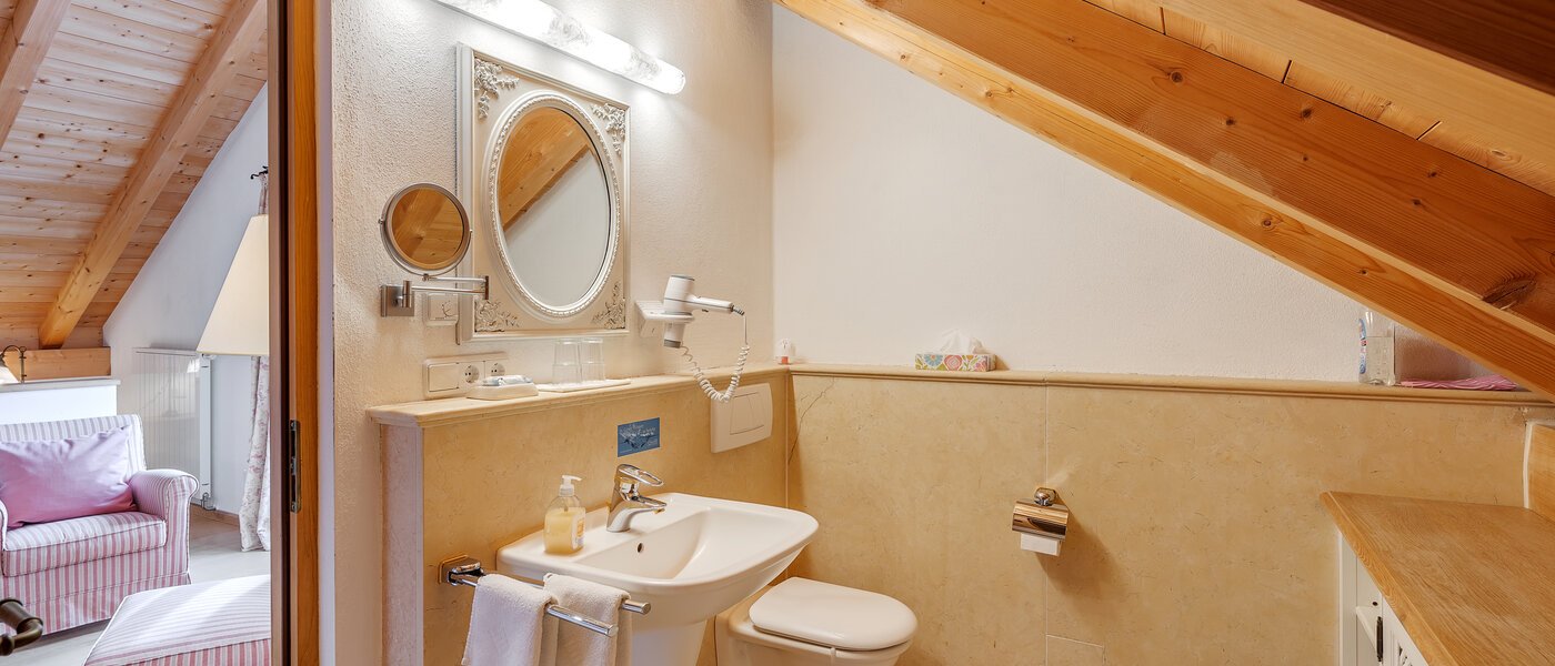 Tetőtéri lakás Bad Heilbrunn 02 Fürdőszoba 12826