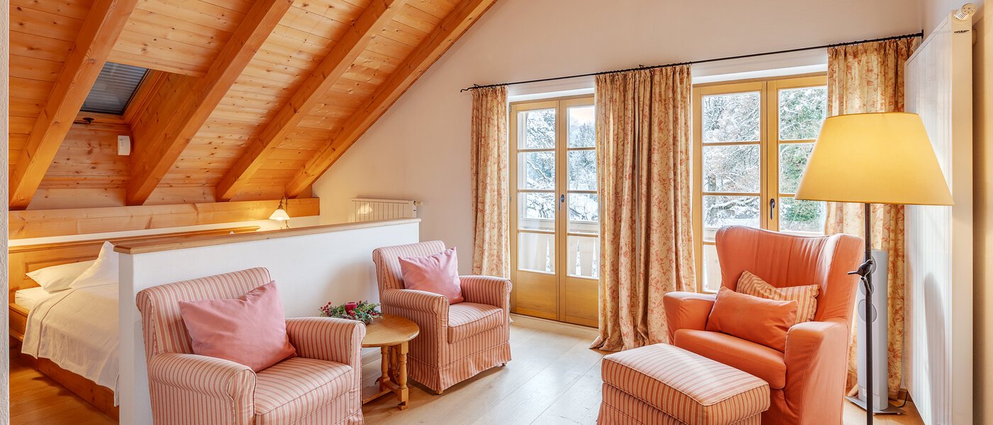 Tetőtéri lakás Bad Heilbrunn 02 Nappali 12826