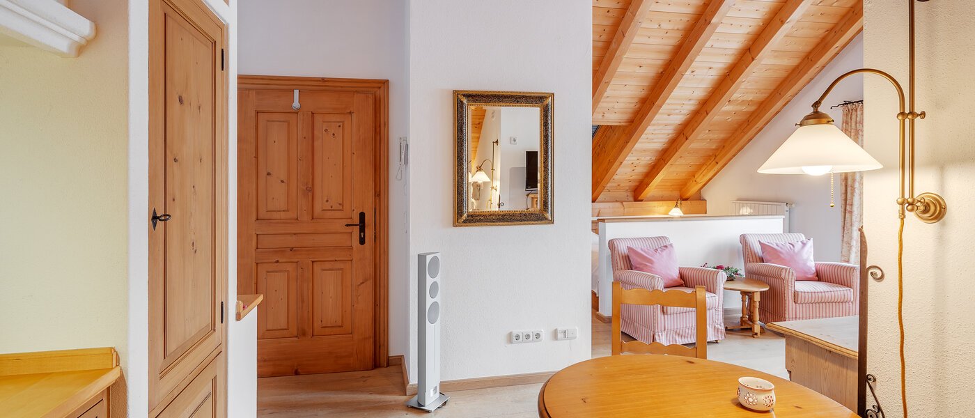 Tetőtéri lakás Bad Heilbrunn 05 Nappali 12826