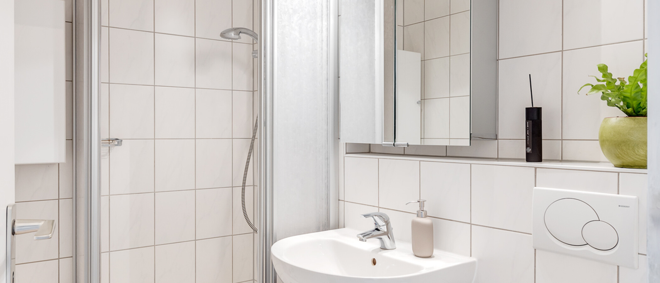 Ploché München Neuhausen 01 Koupelna 12838