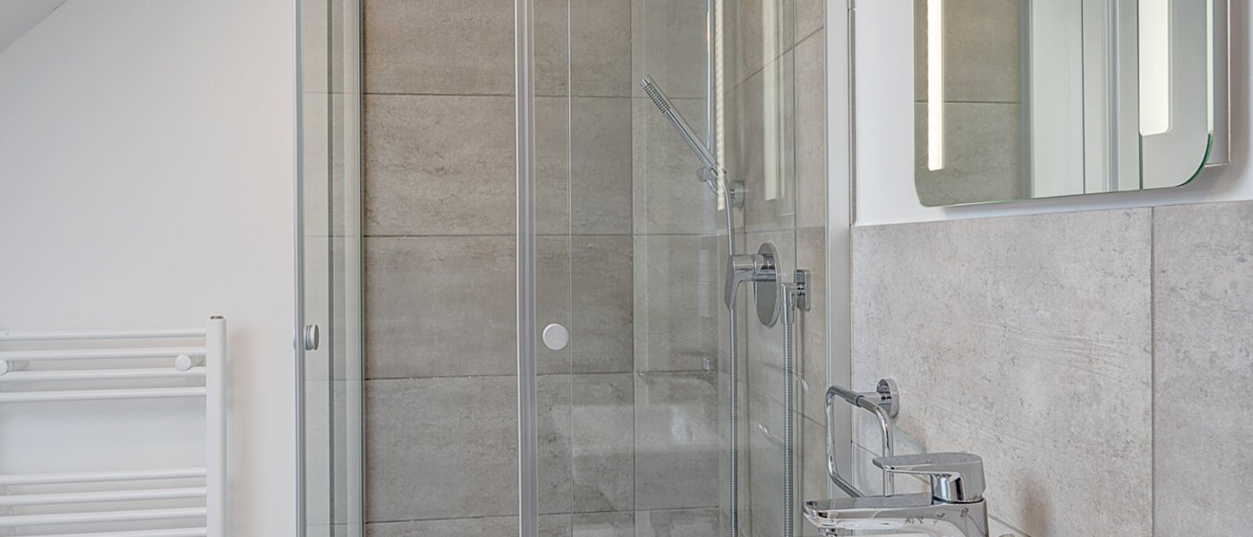 Parhus med två våningar Gilching 01 2. Badrum 12856