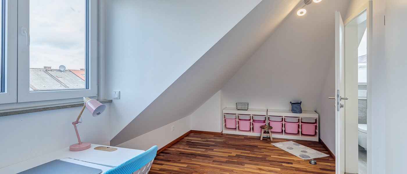 Parhus med två våningar Gilching 02 gästrum 12856