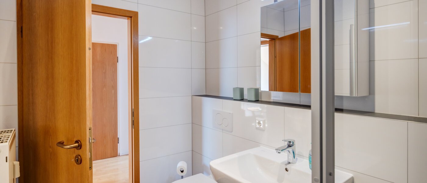 Zolder flat München Obermenzing 02 Badkamer 12904