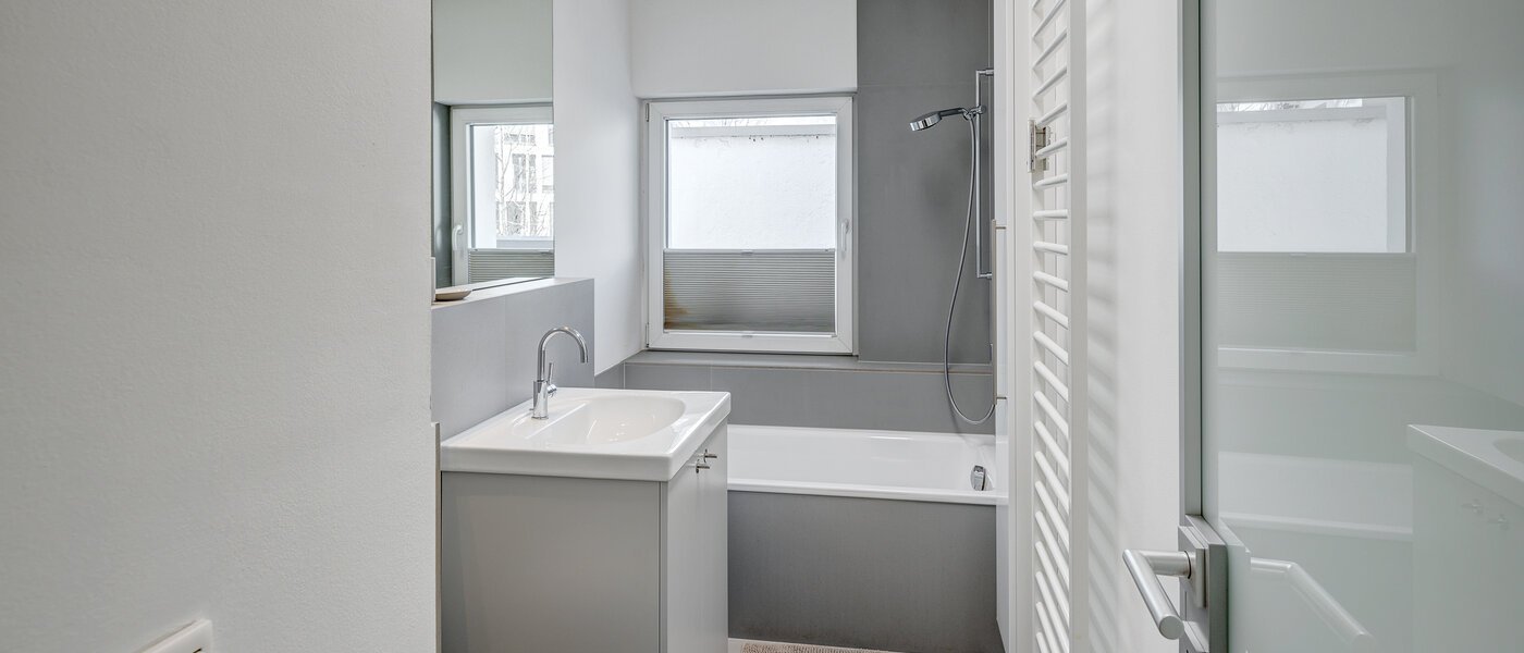 Ravna stran München Altbogenhausen 01 Kopalnica 12943