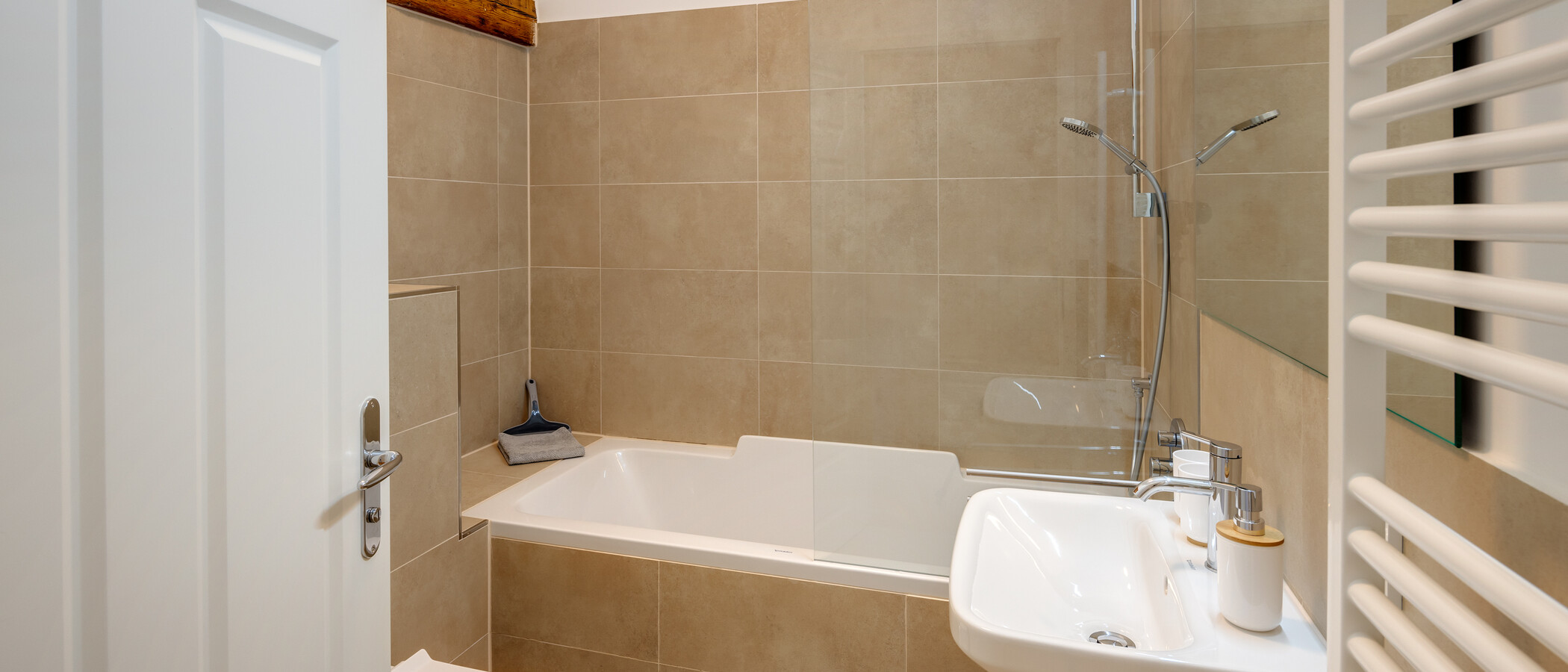 Podkrovní byt München Glockenbachviertel 03 1. koupelna 12963