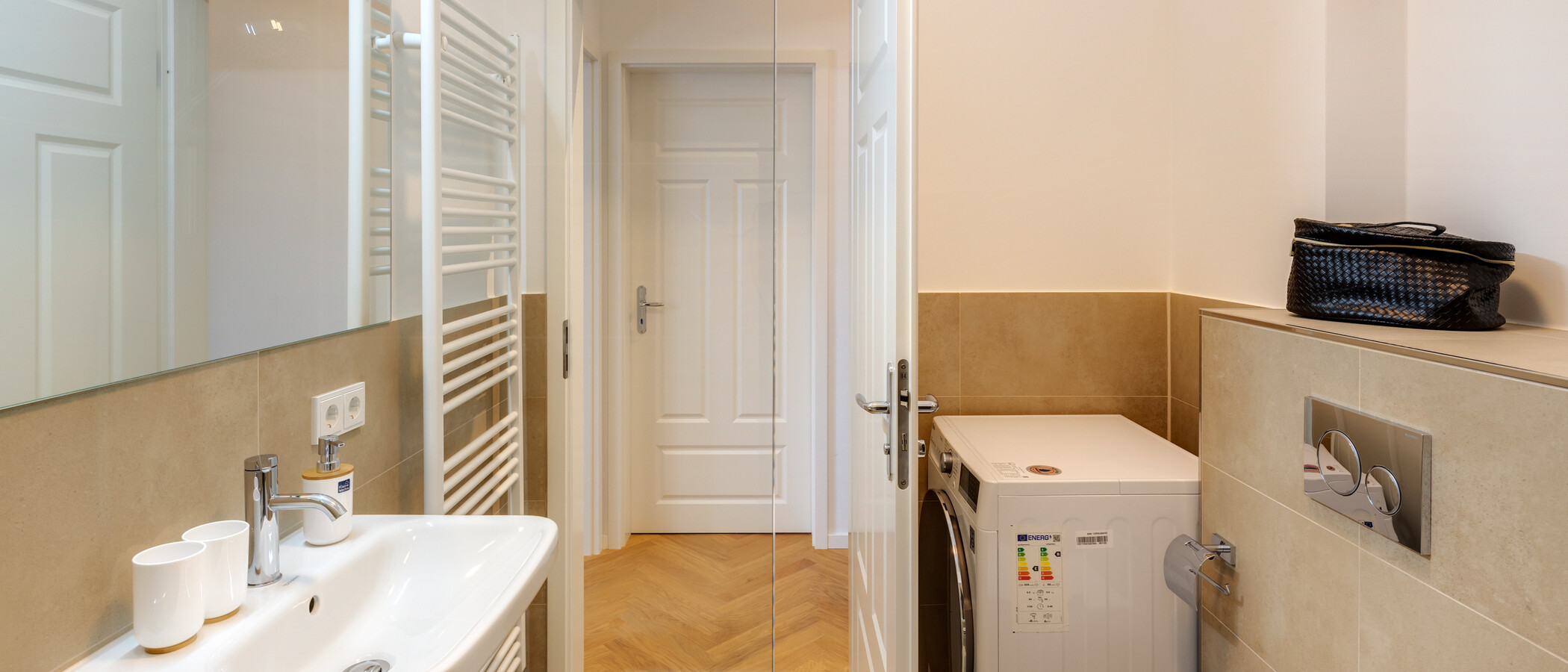 Podkrovní byt München Glockenbachviertel 04 1. koupelna 12963