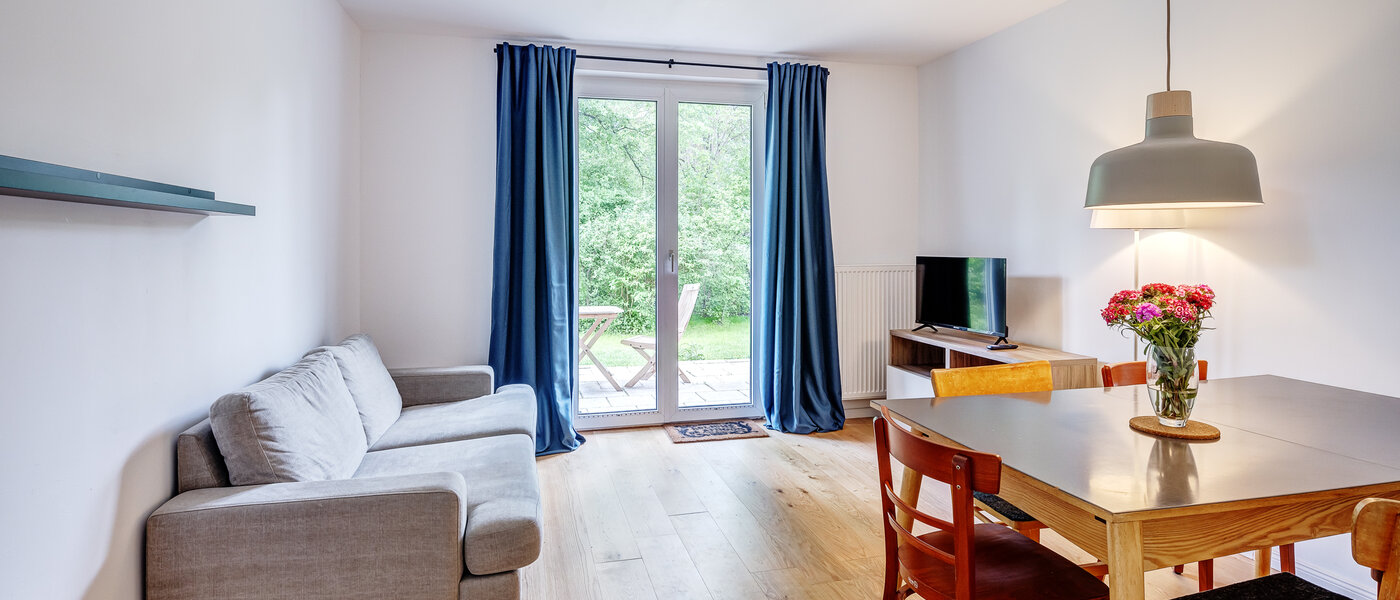 Апартамент с градина Germering 01 Дневна зона 13004