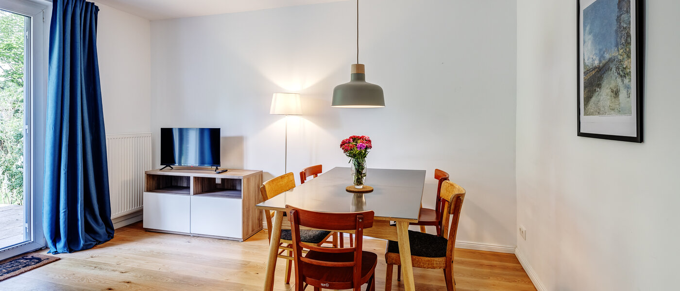 Апартамент с градина Germering 02 Дневна зона 13004