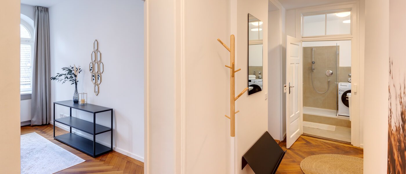 Ploché München Isarvorstadt 01 Chodba/chodba 13027