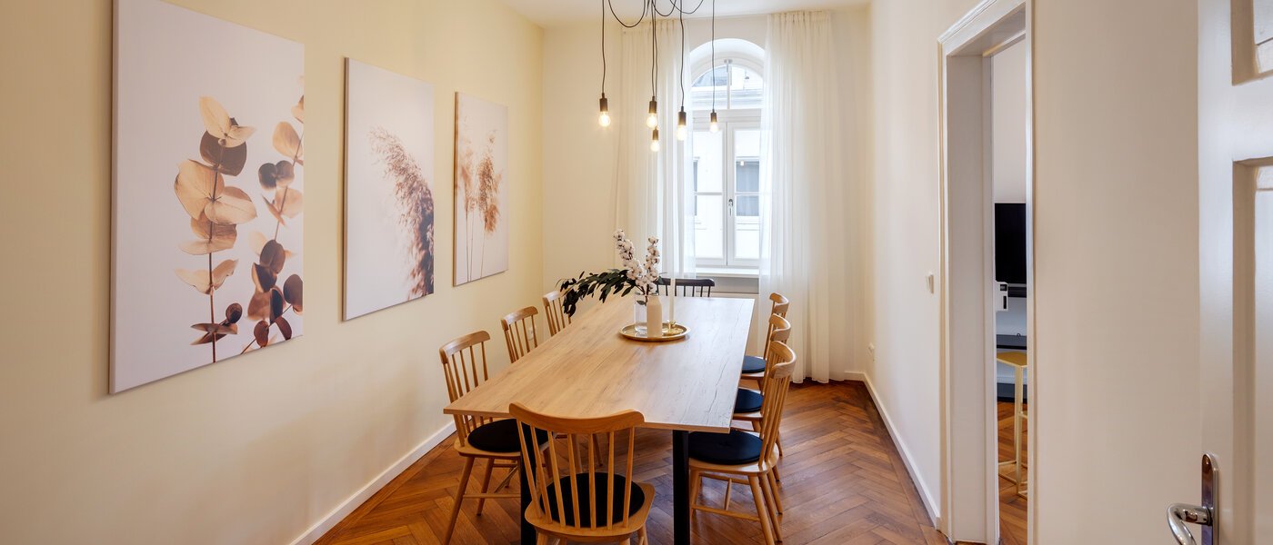 Ploché München Isarvorstadt 02 Jídelna 13027