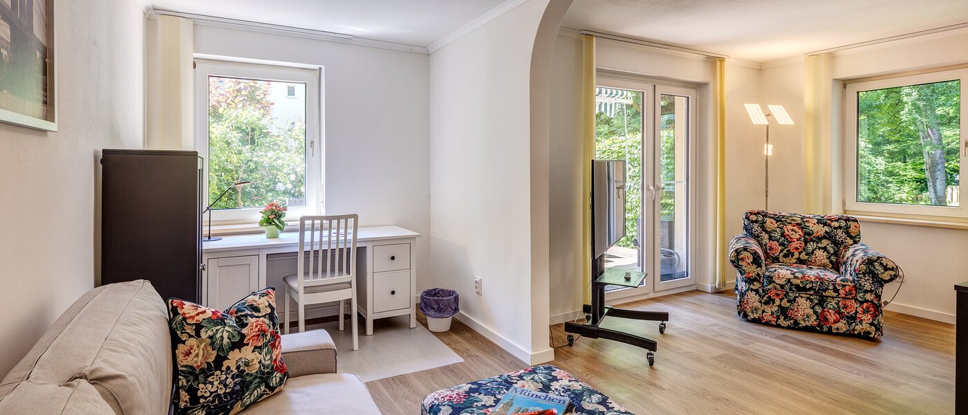 플랫 München Parkstadt Bogenhausen 03 거실 공간 13049