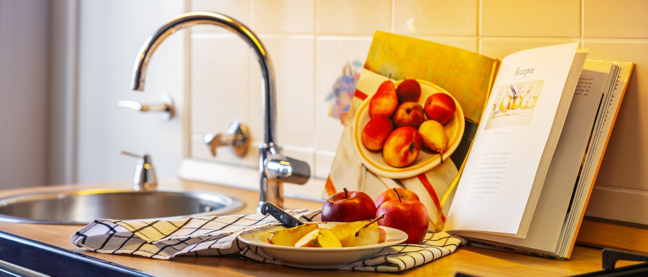 Ravna stran München Schwabing-West (rund um den Hohenzollernplatz) 04 Kuhinja 1309