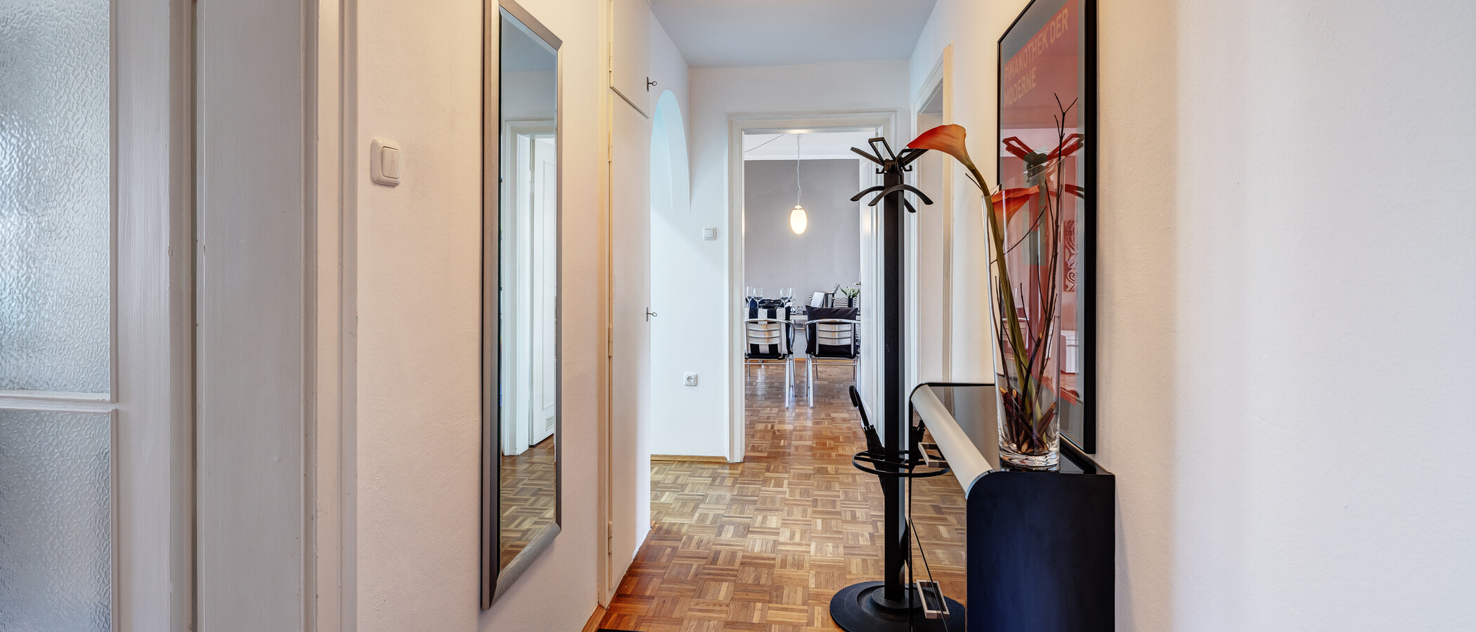 Ravna stran München Schwabing-West (rund um den Hohenzollernplatz) 01 Koridor/hodnik 1309