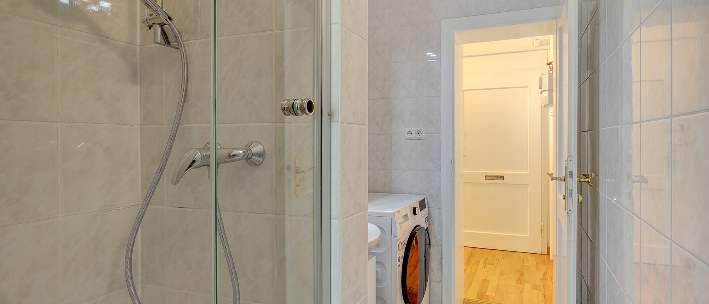 Плосък München Neuhausen 01 Баня 13100