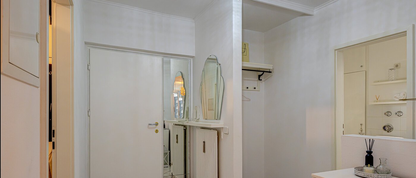 Ploché München Bogenhausen 01 Chodba/priestor 13259