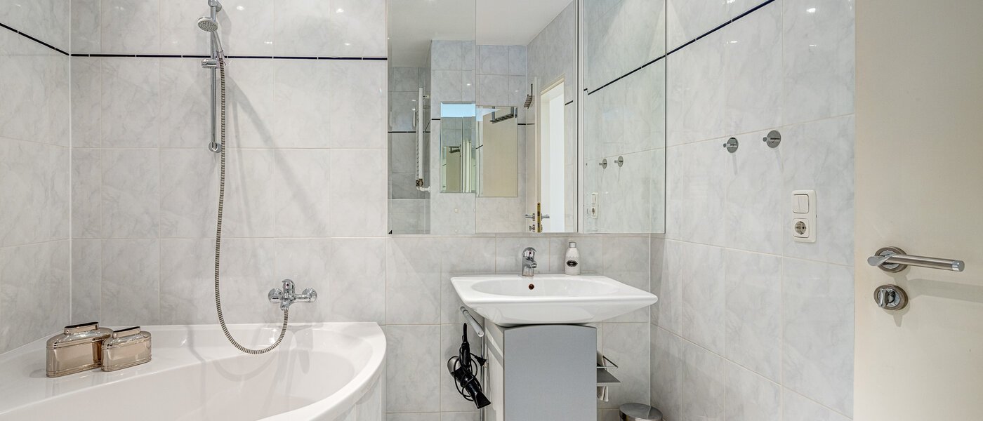 Tagterrasse-lejlighed München Moosach 02 Badeværelse 13292