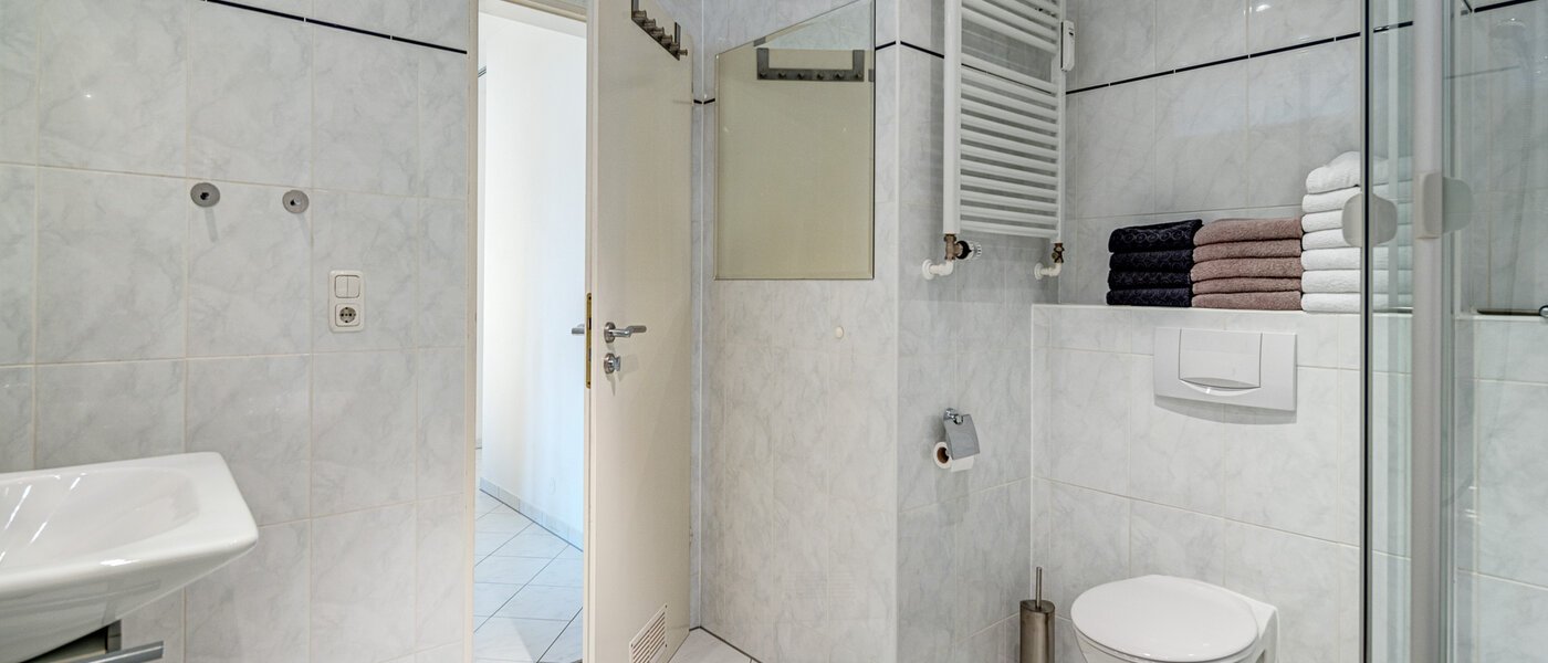 Tagterrasse-lejlighed München Moosach 03 Badeværelse 13292