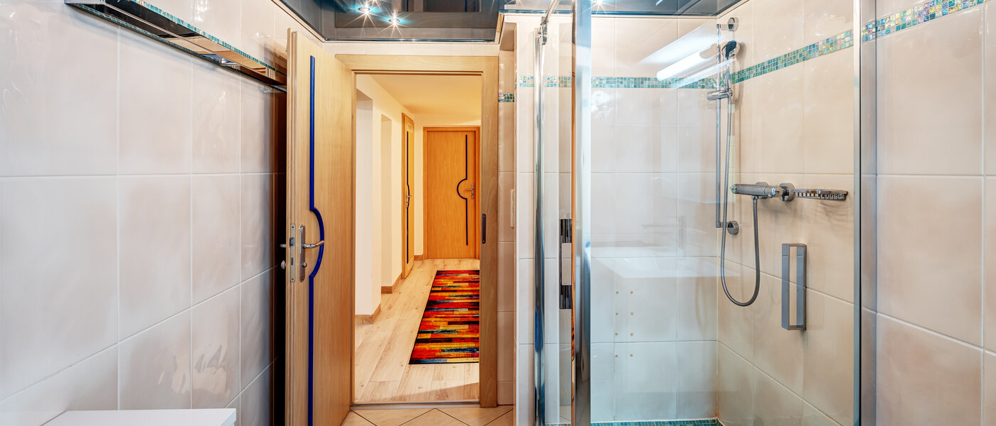 Középső sorház München Obersendling 01 2. fürdőszoba 13312