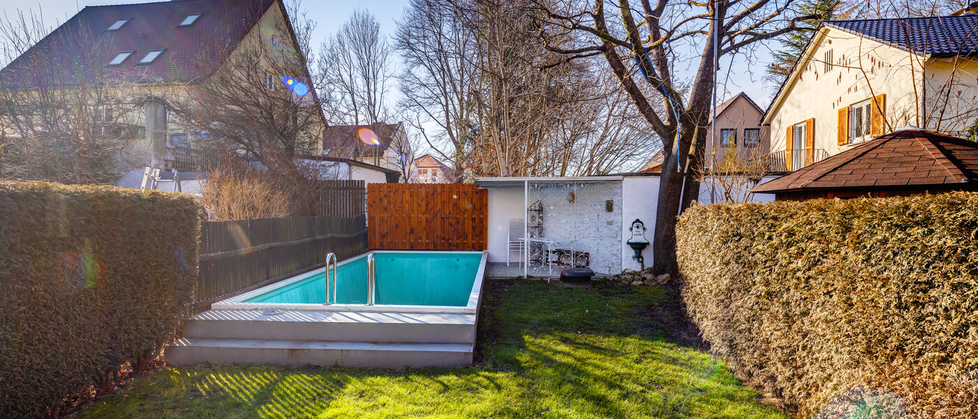 Középső sorház München Obersendling 02 Kert 13312