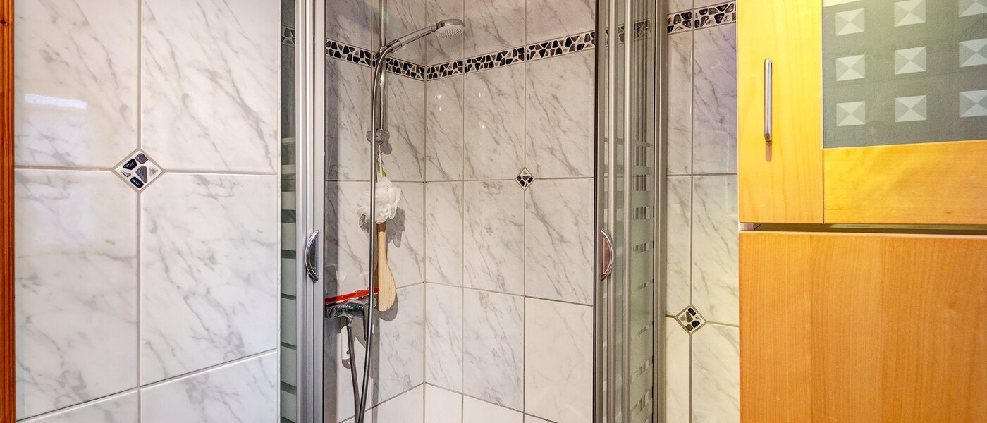 Ravna stran München Moosach 02 Kopalnica 13319