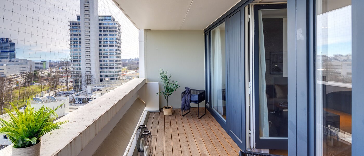 Ravna stran München Olympiadorf 01 Loggia 13379