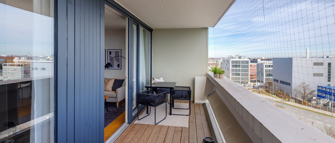 Ravna stran München Olympiadorf 02 Loggia 13379